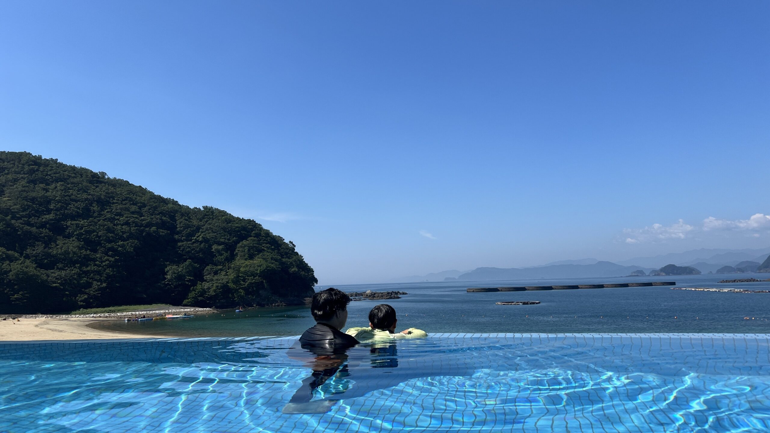 【城ノ浜プール完全ガイド】家族で楽しむ絶景インフィニティプールと子ども用プール｜三重県紀北町